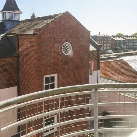 12 Woodsmill Quay